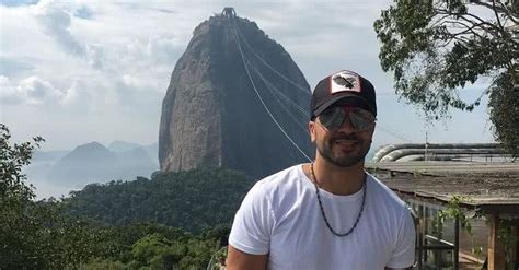 Concerto Inesquecível de Luis Fonsi no Rio: Um Homenagem à Música e a Paixão Brasileira!