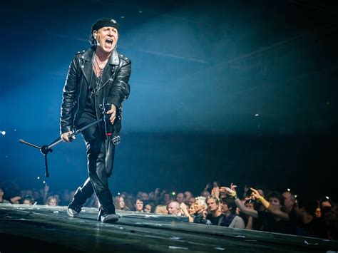 Klaus Meine's Explosive Performance at Rock in Rio: A Night of Unforgettable Anthems and Pyro-Fueled Mayhem!